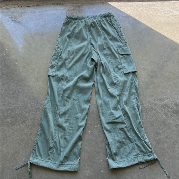 Lululemon Lightweight Adjustable Mid-Rise Cargo Pant - Picture 9 of 10